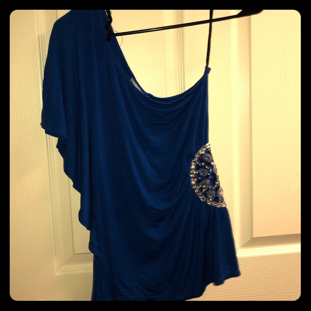 Off the shoulder, navy blue beautiful shirt!